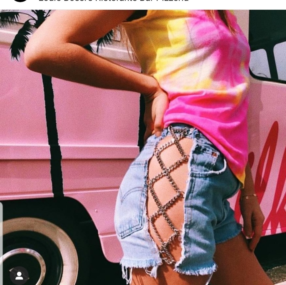 Vintage levi shorts with chain detail